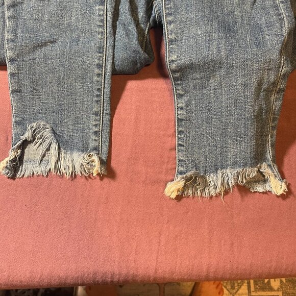 Lucky Brand Stella Skinny Distressed Blue Jeans - Size 2/24 - Picture 7 of 9